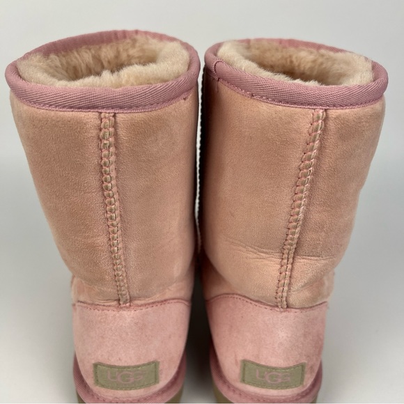 Women’s Pink Ugg Australia Boots Classic Short Size 6 Winter Shearling Pull On - Picture 2 of 14